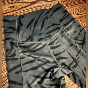 Athleta Size XS SALUTATION STASH HIGH RISE pocket 7/8 LEGGING